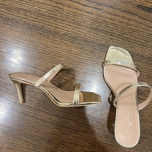 Women’s BCBG Generation gold sandal heels - size 8 - never worn